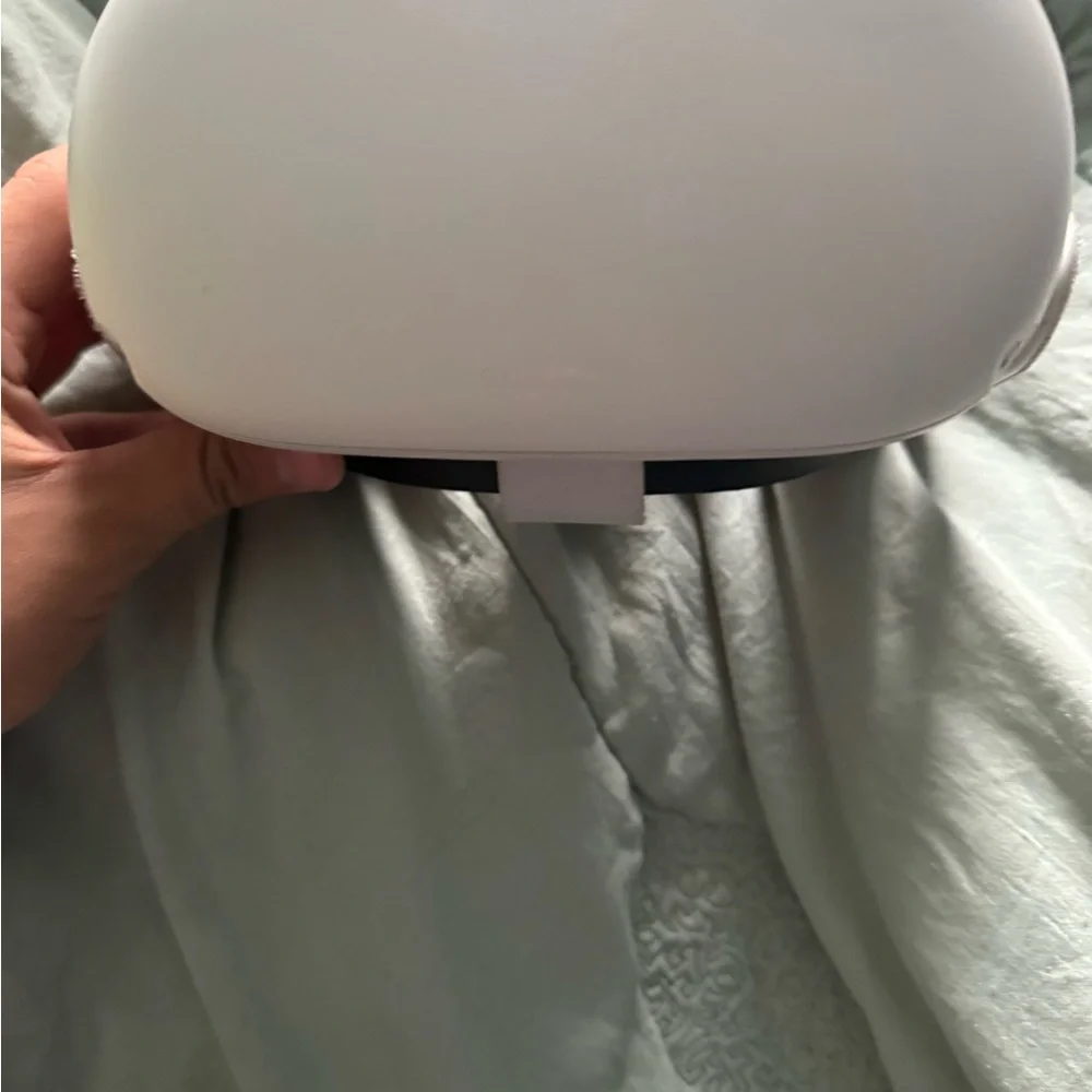 It’s a oculus meta quest 2 bearly used on great condition